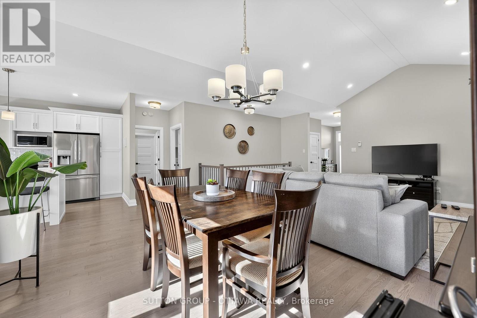 1148 Avignon Street, Russell, Ontario  K0A 1W0 - Photo 15 - X12444064