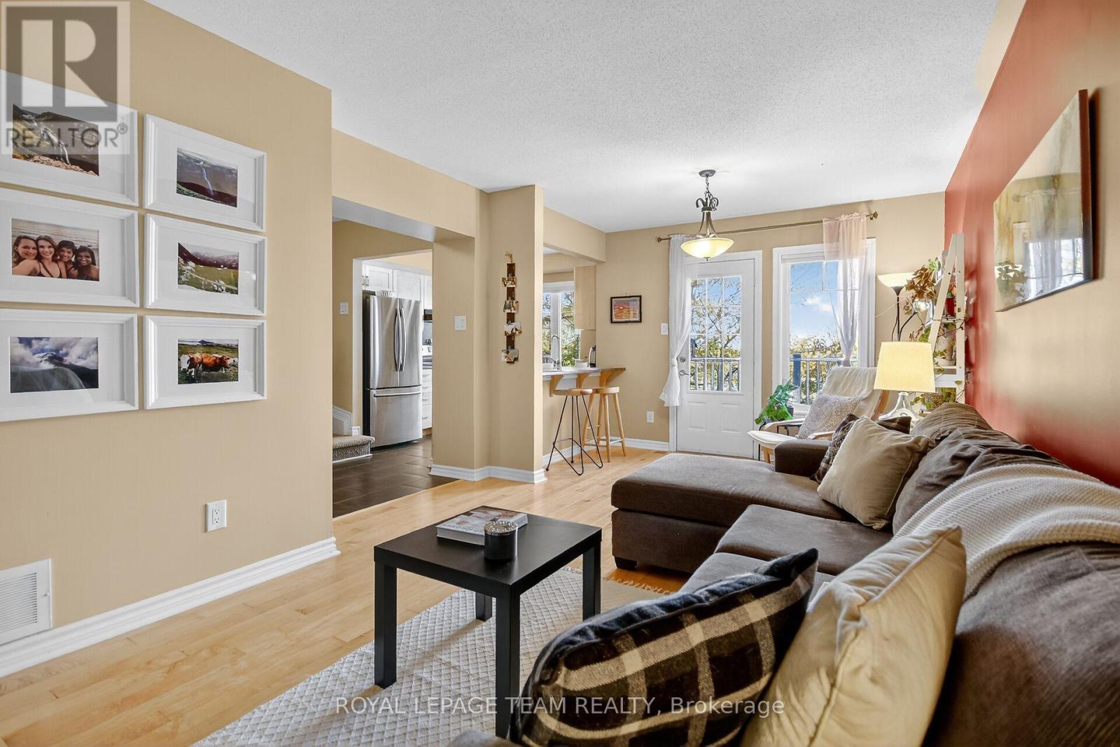 277 Aquilo Crescent, Ottawa, Ontario  K2S 0L9 - Photo 3 - X12444074