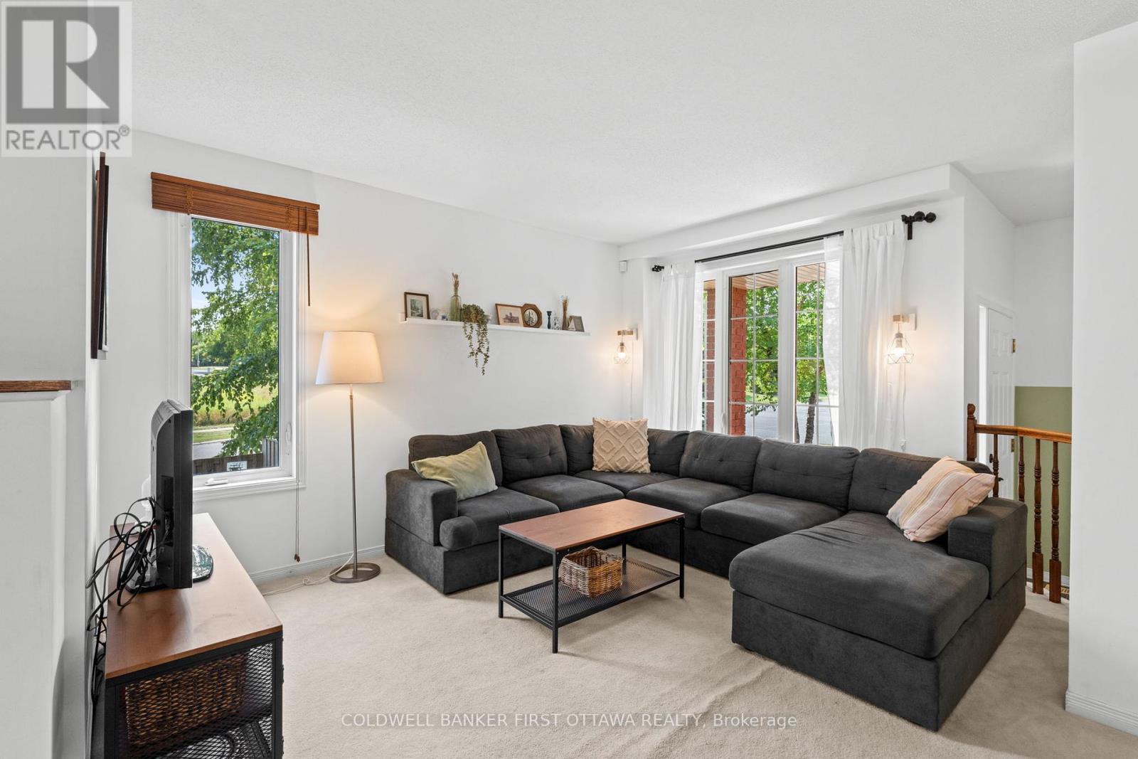 51 Helmsdale Drive, Ottawa, Ontario  K2K 2S4 - Photo 8 - X12444106