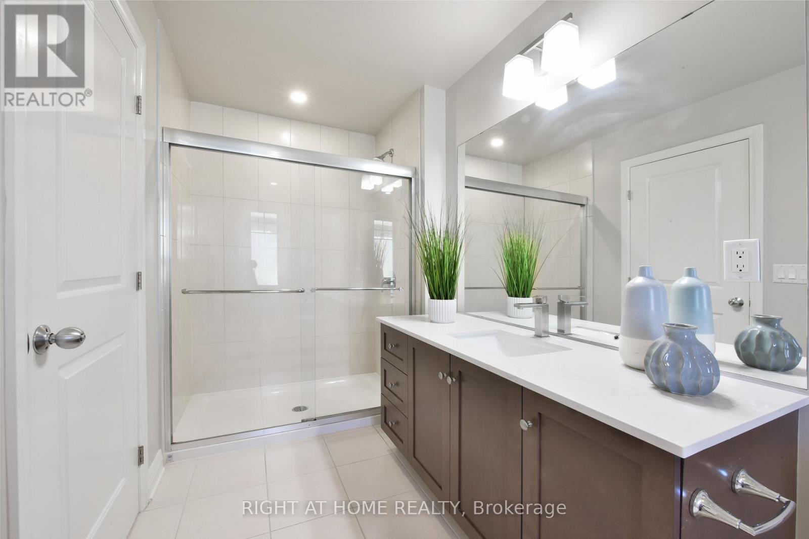 117 Escarpment Crescent, Ottawa, Ontario  K2T 0L8 - Photo 27 - X12444150