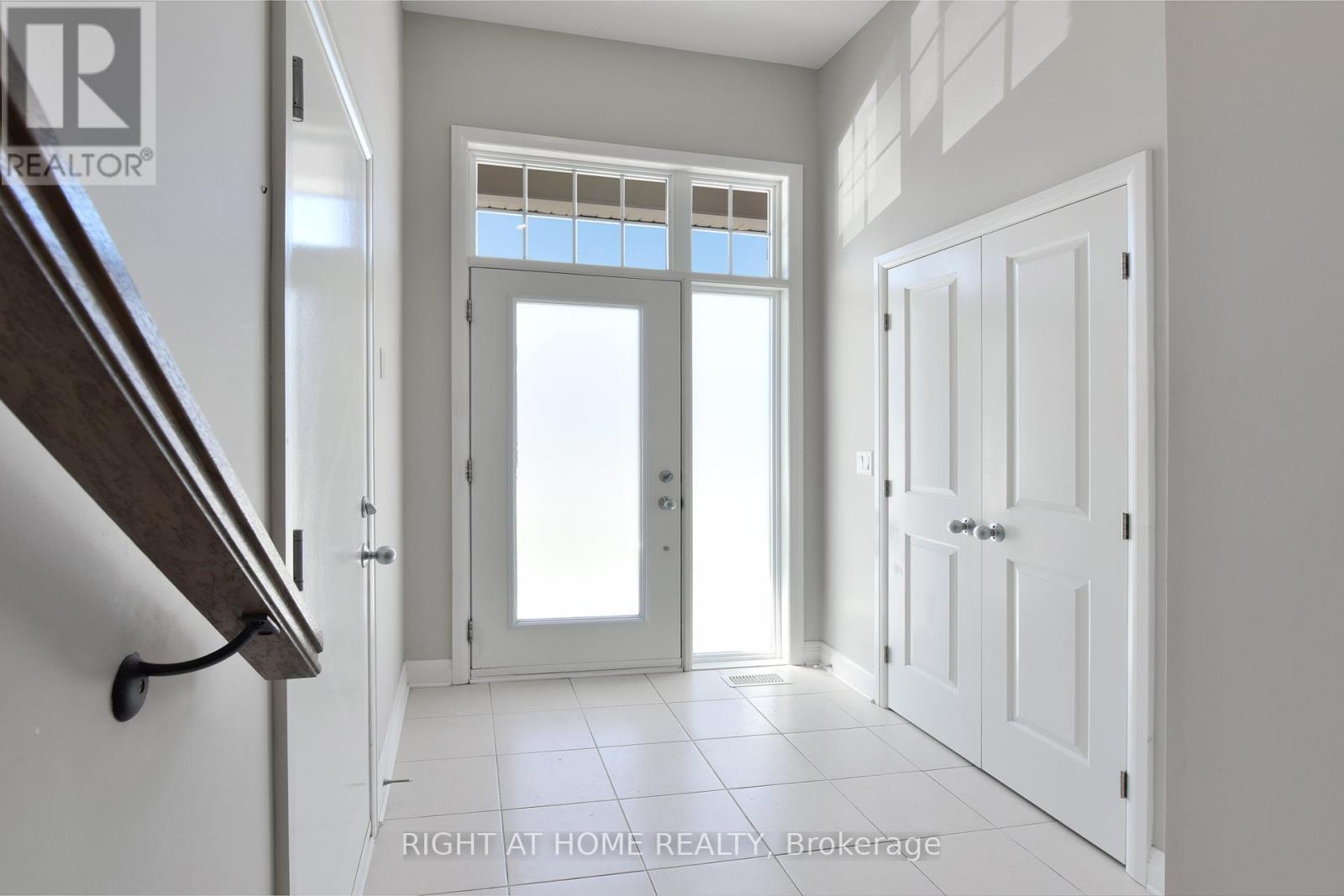 117 Escarpment Crescent, Ottawa, Ontario  K2T 0L8 - Photo 3 - X12444150