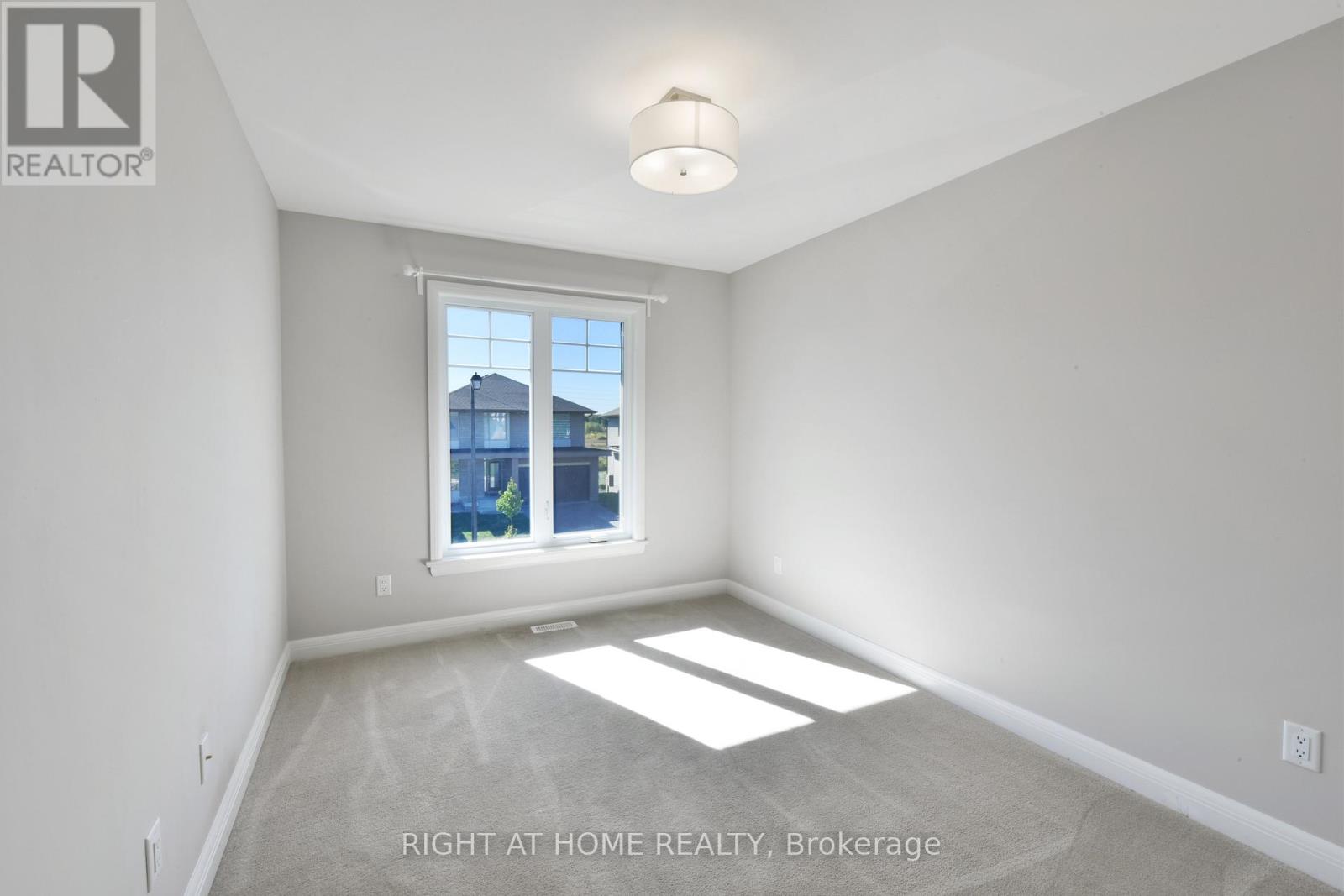 117 Escarpment Crescent, Ottawa, Ontario  K2T 0L8 - Photo 30 - X12444150