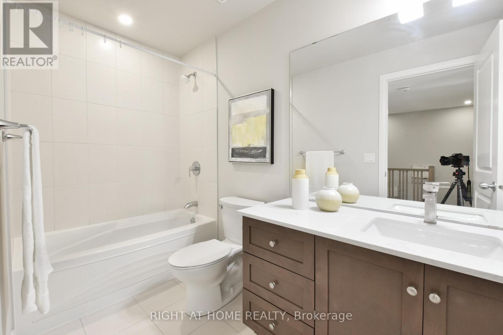117 Escarpment Crescent, Ottawa, Ontario  K2T 0L8 - Photo 32 - X12444150