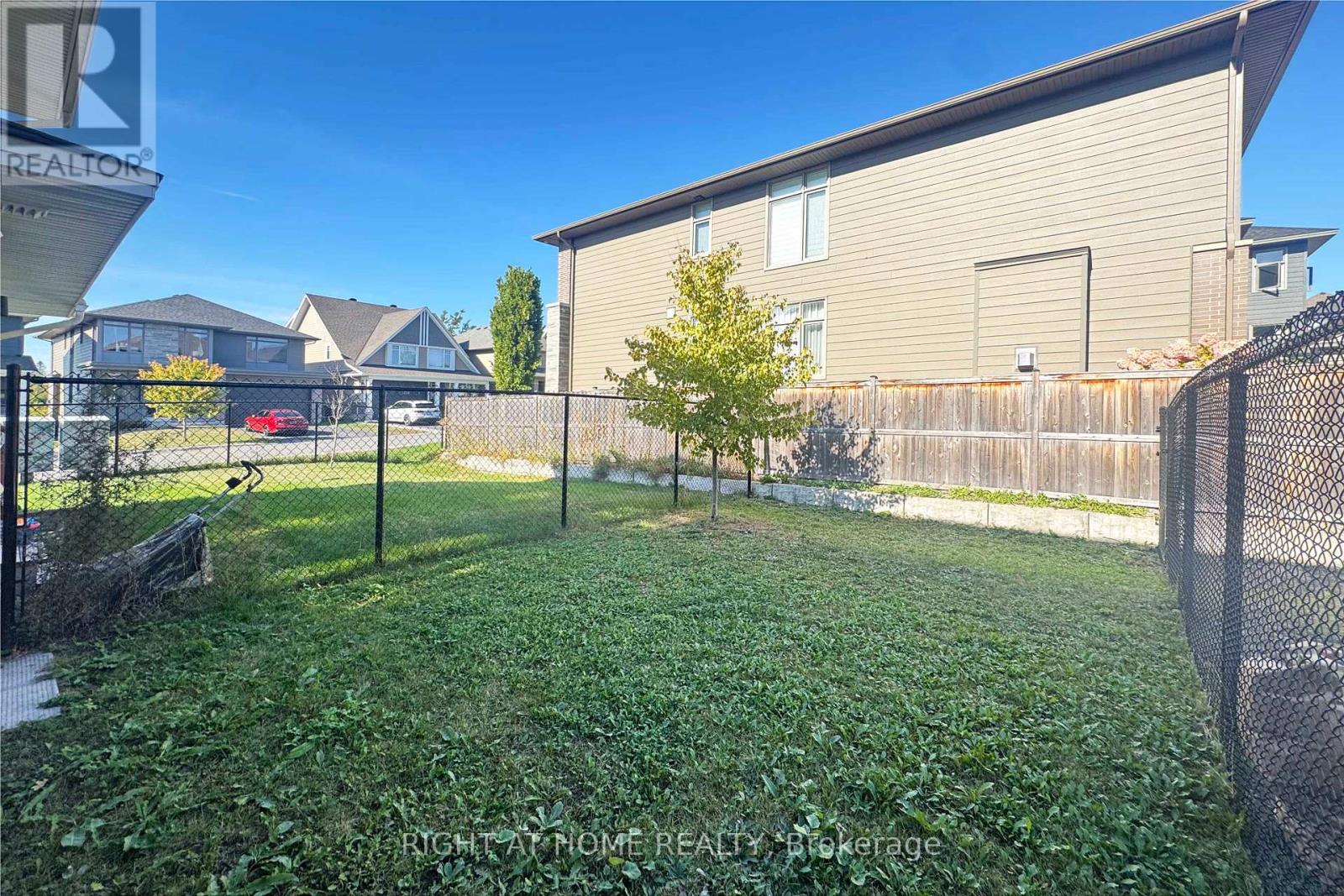 117 Escarpment Crescent, Ottawa, Ontario  K2T 0L8 - Photo 36 - X12444150