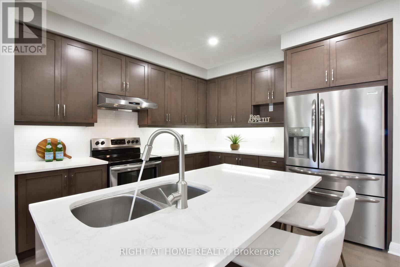 117 Escarpment Crescent, Ottawa, Ontario  K2T 0L8 - Photo 9 - X12444150