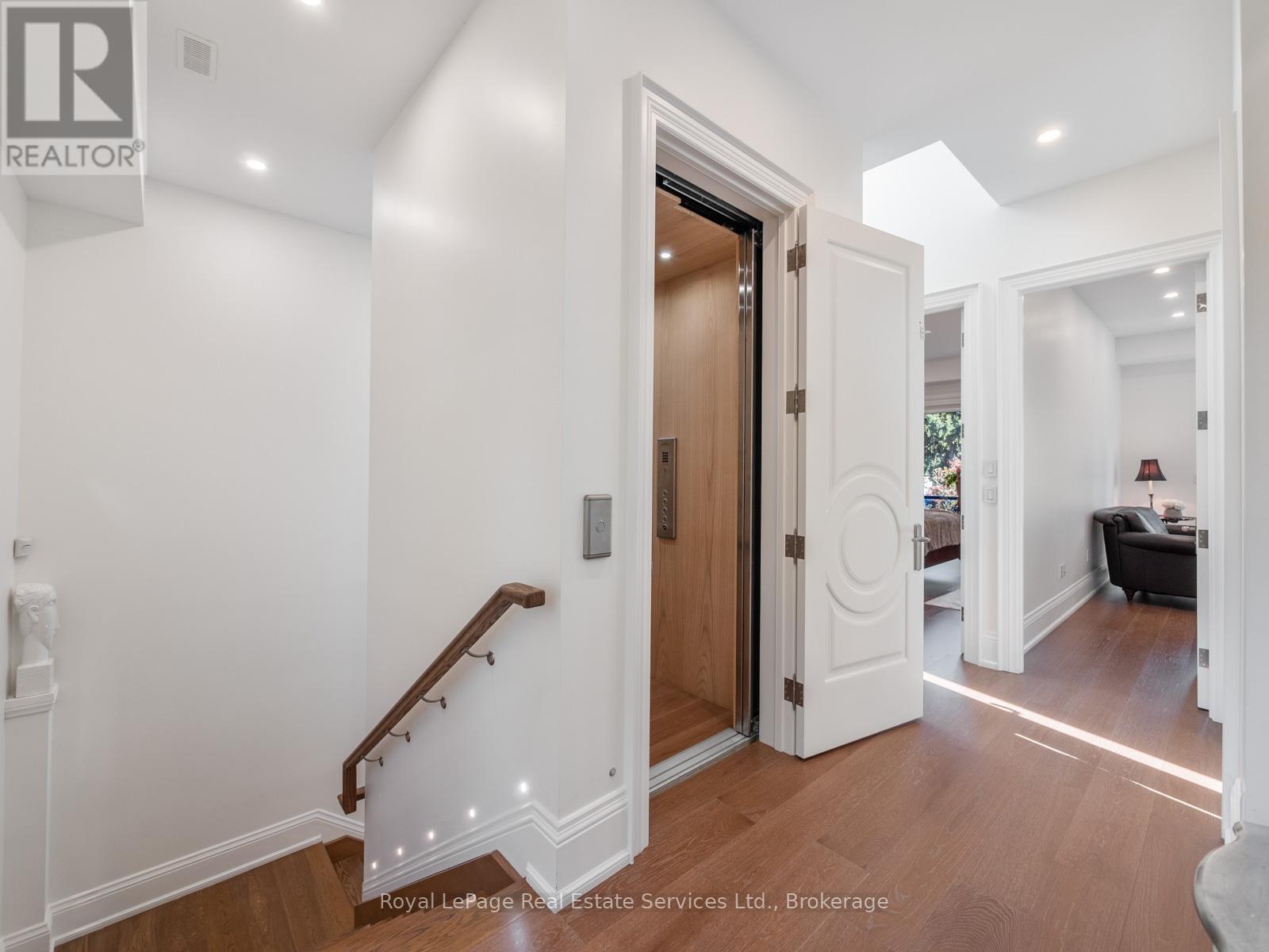 36 Anderson Street, Oakville, Ontario  L6K 1A5 - Photo 18 - W12444089