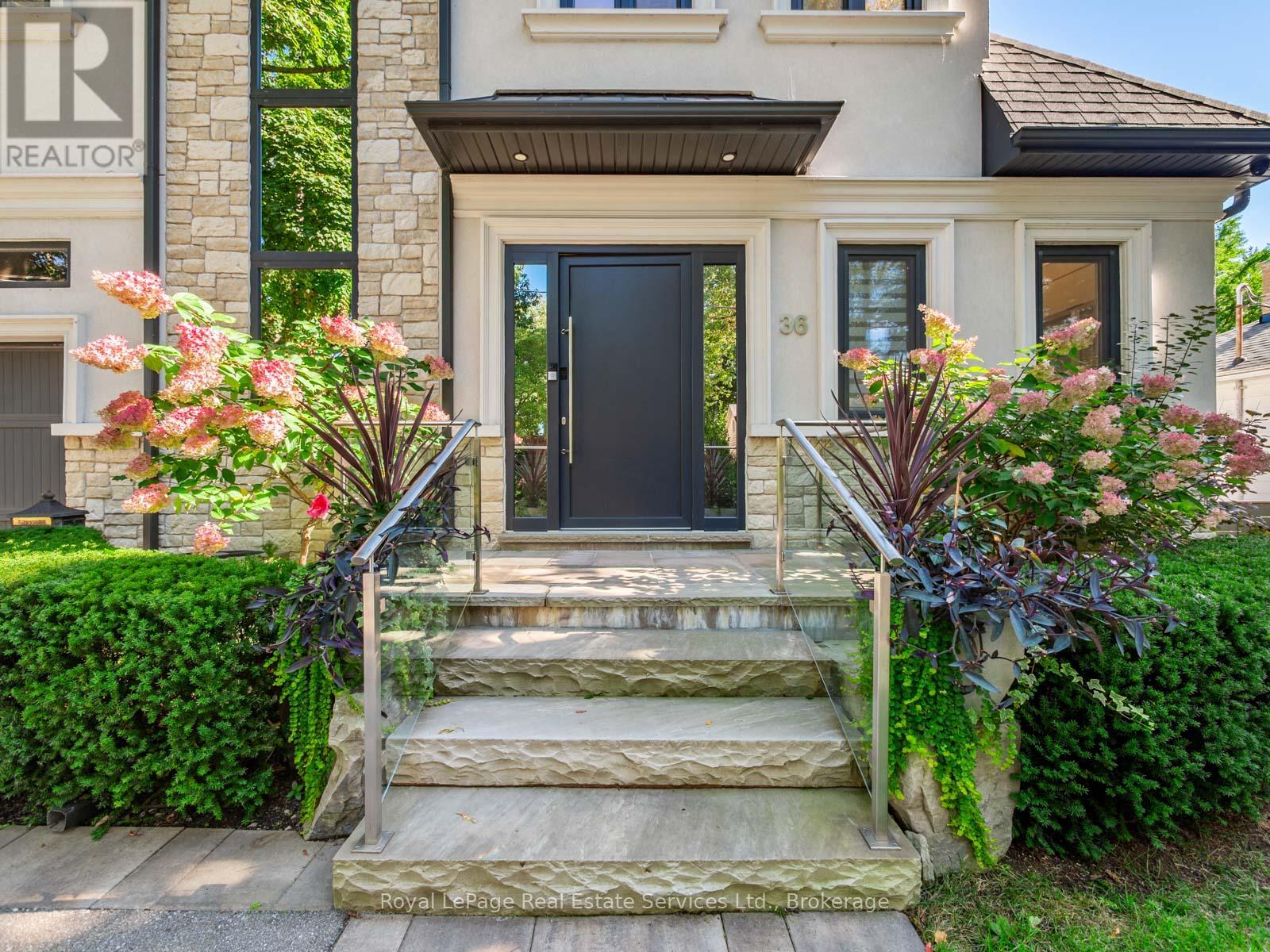 36 Anderson Street, Oakville, Ontario  L6K 1A5 - Photo 2 - W12444089