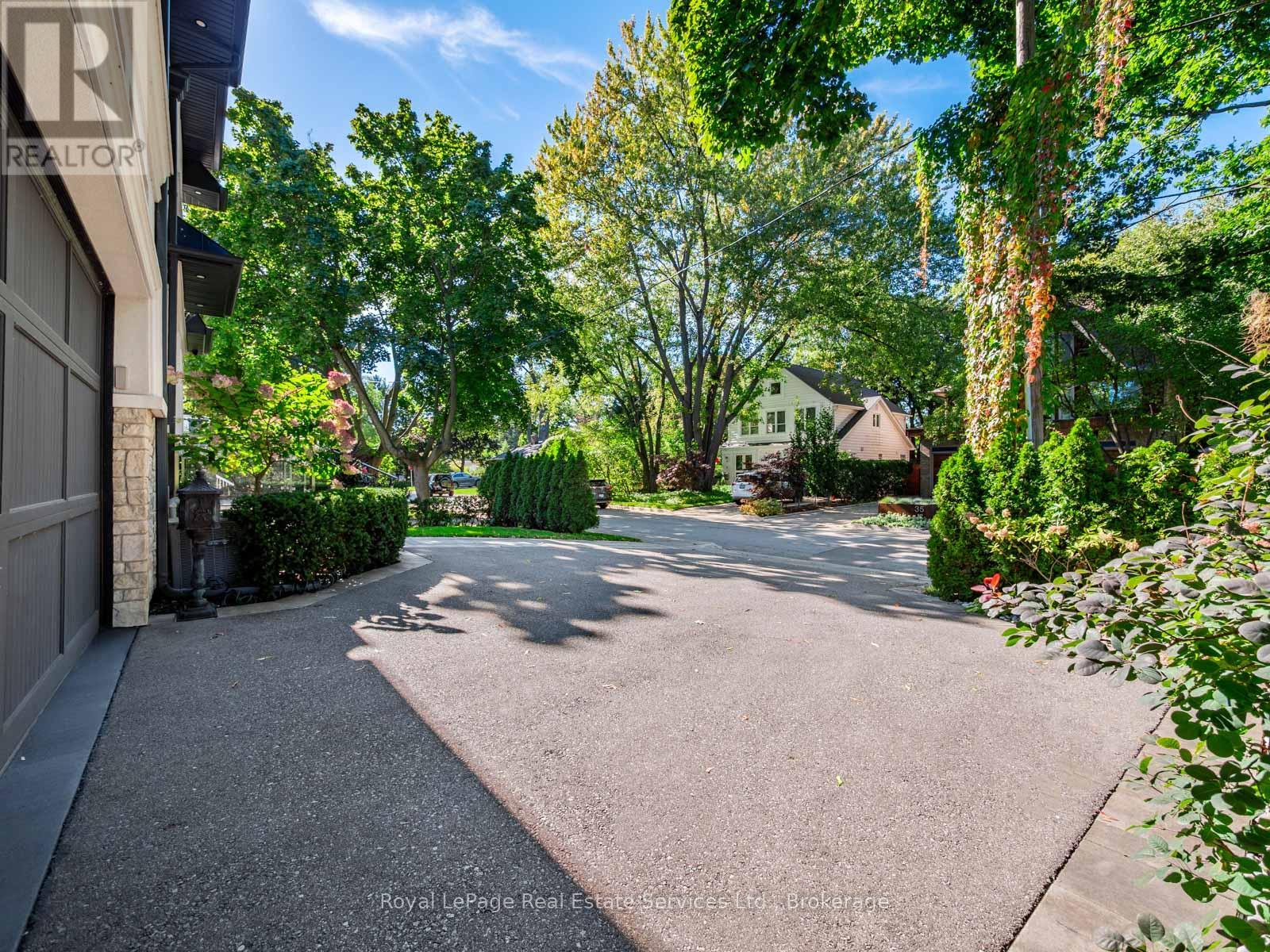 36 Anderson Street, Oakville, Ontario  L6K 1A5 - Photo 3 - W12444089
