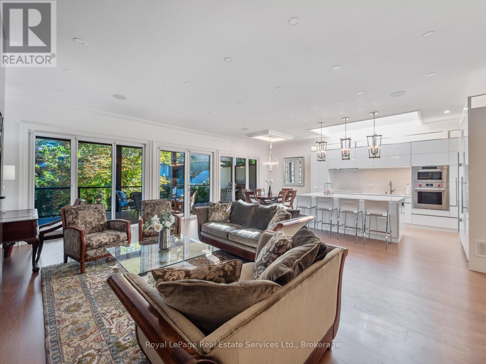 36 Anderson Street, Oakville, Ontario  L6K 1A5 - Photo 4 - W12444089