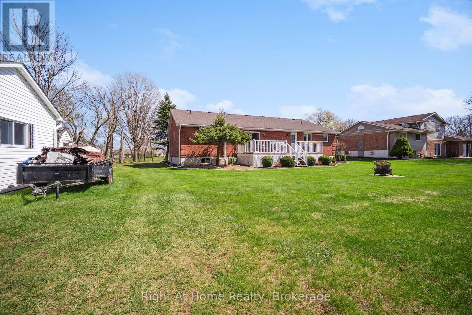 664 Maple Street, Huron East, Ontario  N0G 1H0 - Photo 30 - X12444159
