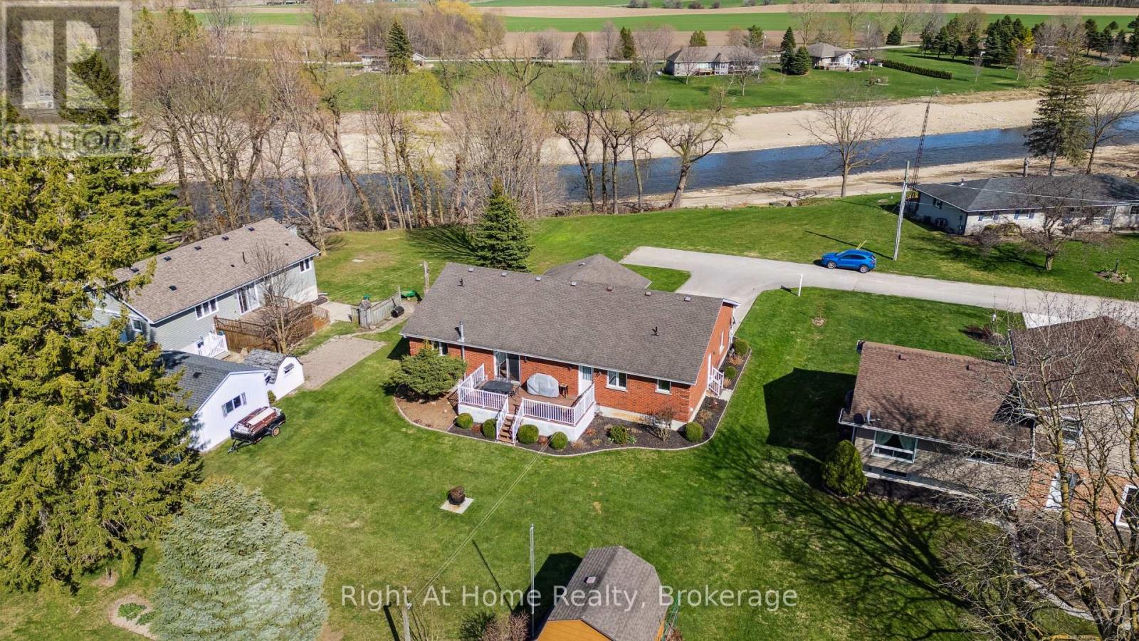 664 Maple Street, Huron East, Ontario  N0G 1H0 - Photo 39 - X12444159
