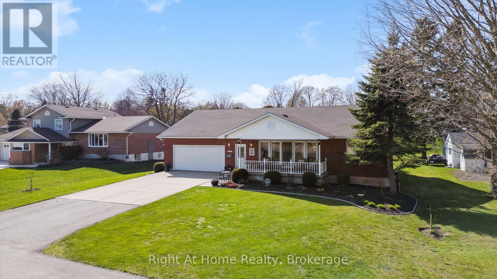 664 Maple Street, Huron East, Ontario  N0G 1H0 - Photo 4 - X12444159