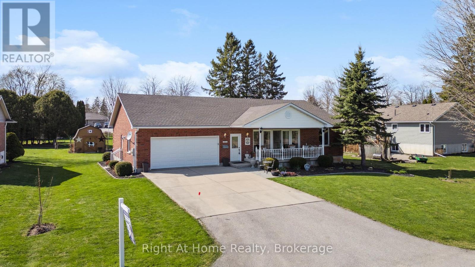 664 Maple Street, Huron East, Ontario  N0G 1H0 - Photo 5 - X12444159