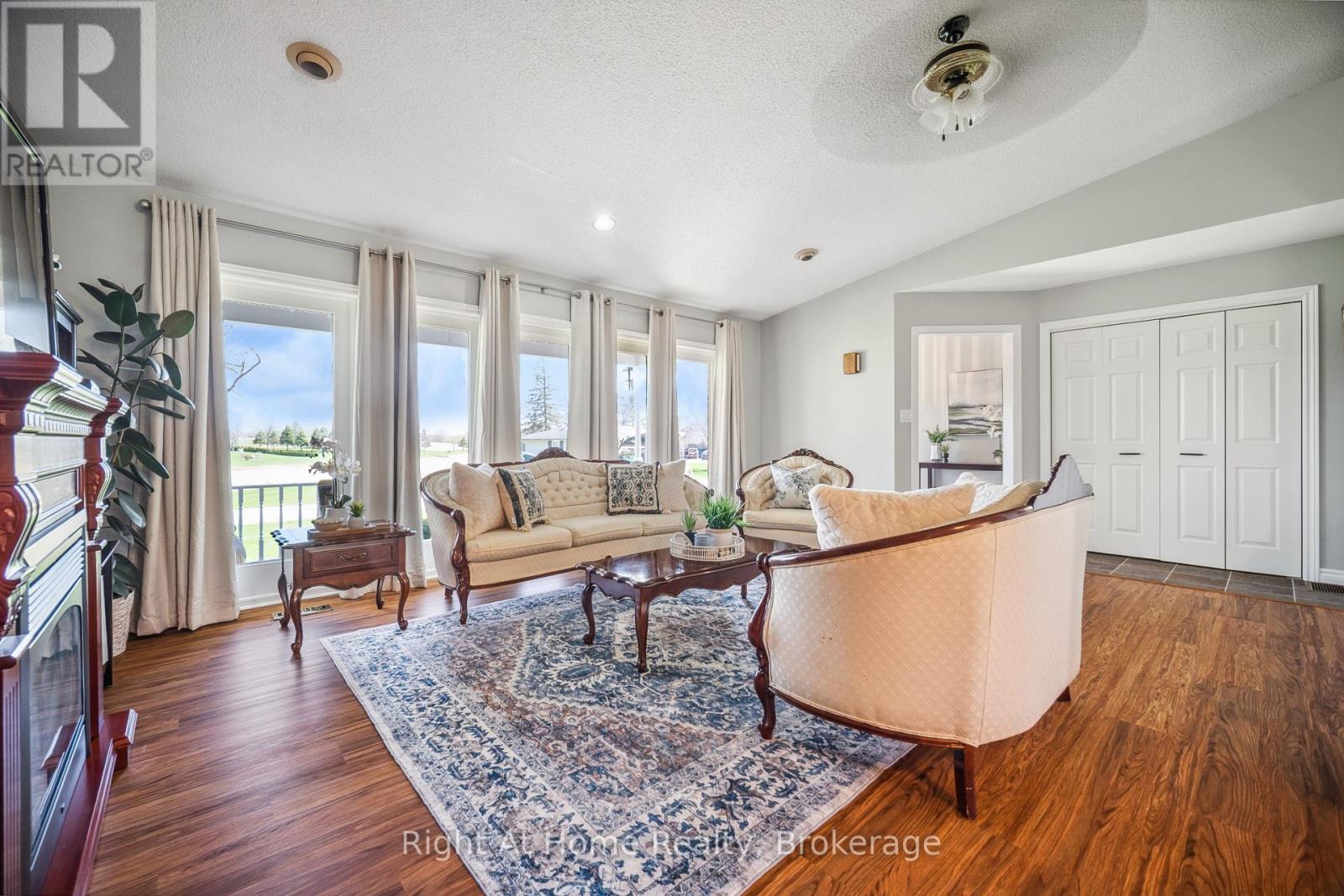 664 Maple Street, Huron East, Ontario  N0G 1H0 - Photo 8 - X12444159