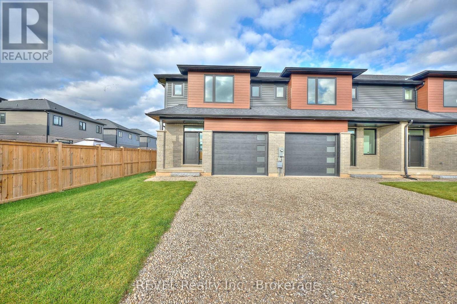 7445 Matteo Drive, Niagara Falls (Brown), Ontario  L2H 3T3 - Photo 2 - X12444001