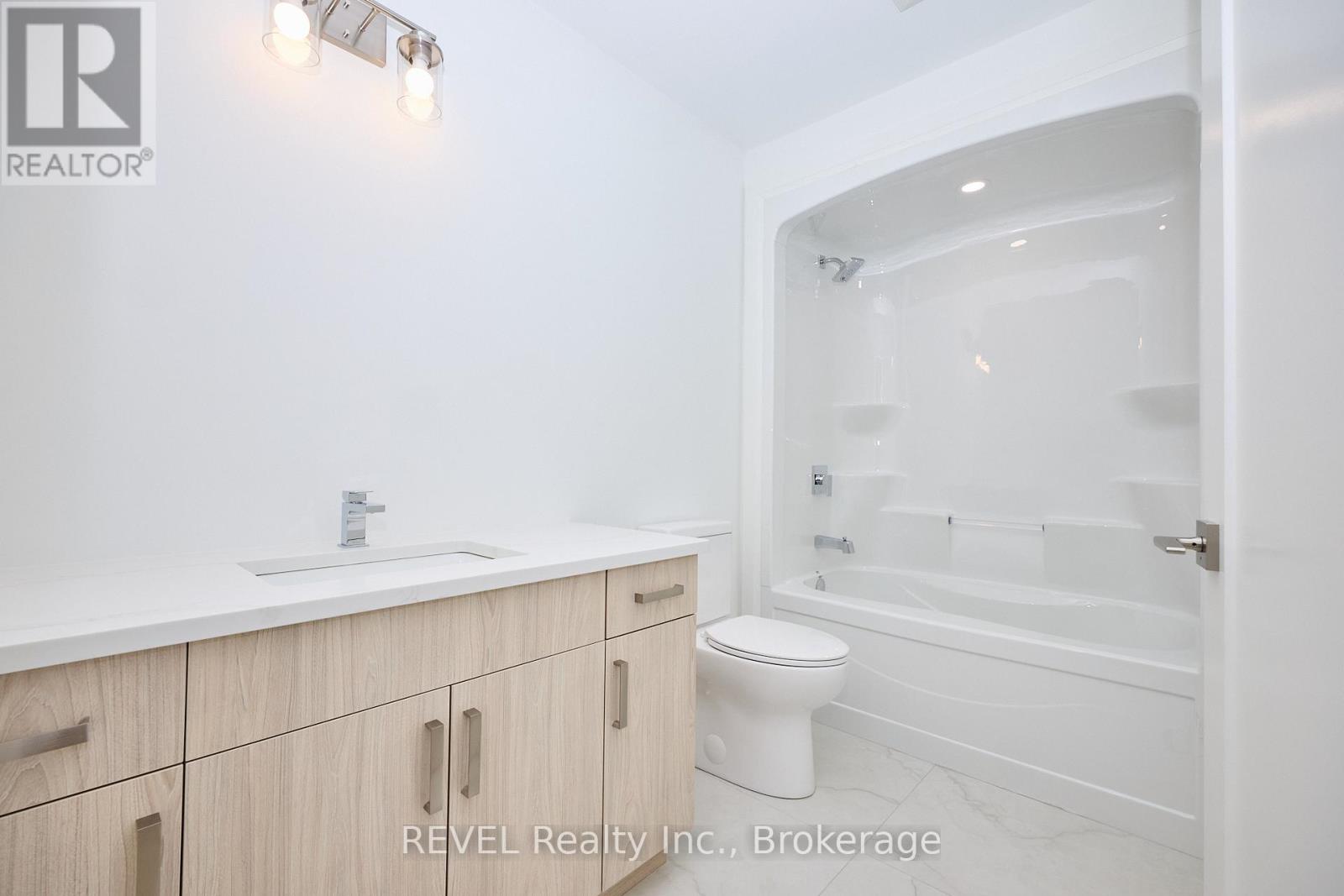 7445 Matteo Drive, Niagara Falls (Brown), Ontario  L2H 3T3 - Photo 22 - X12444001