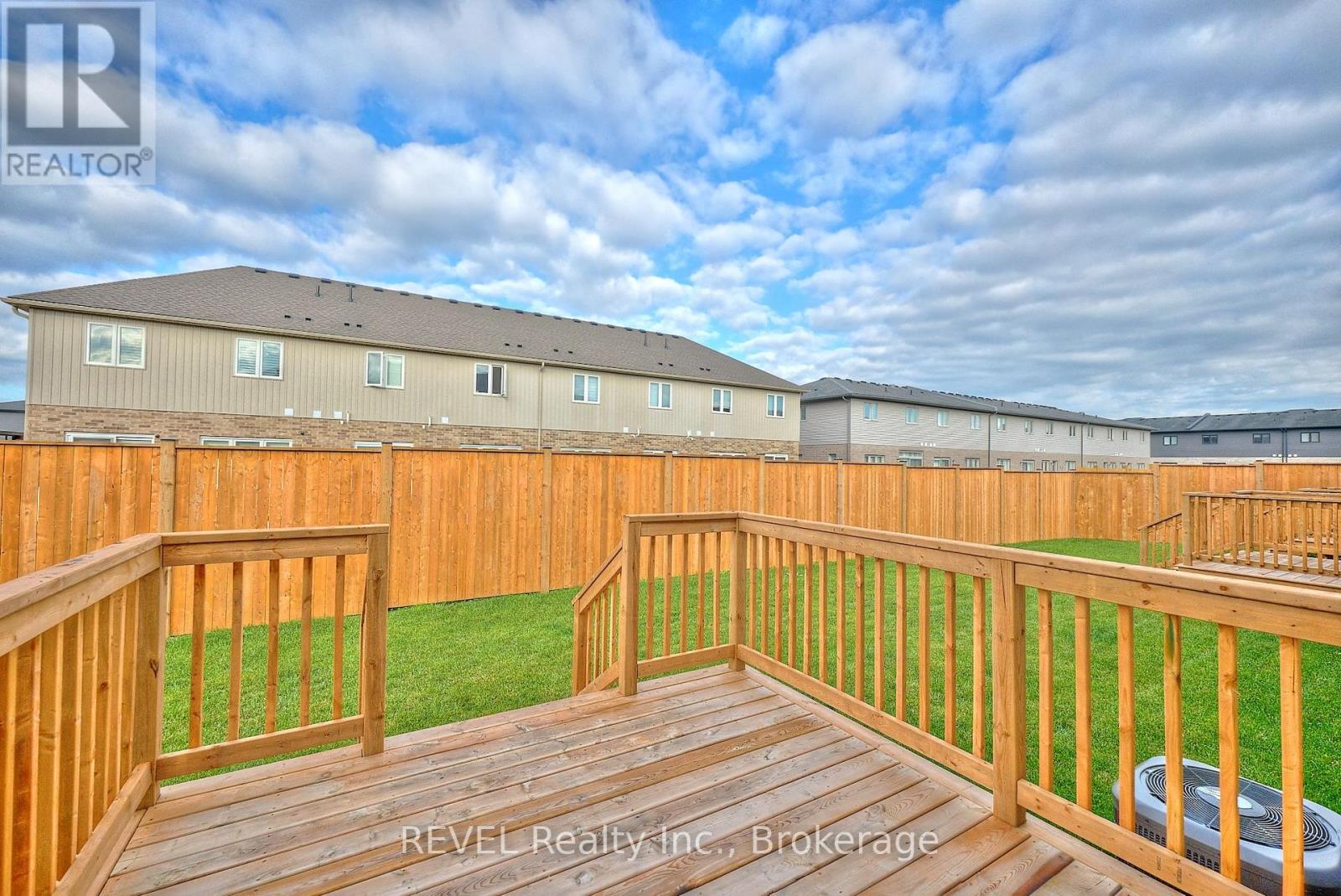 7445 Matteo Drive, Niagara Falls (Brown), Ontario  L2H 3T3 - Photo 5 - X12444001