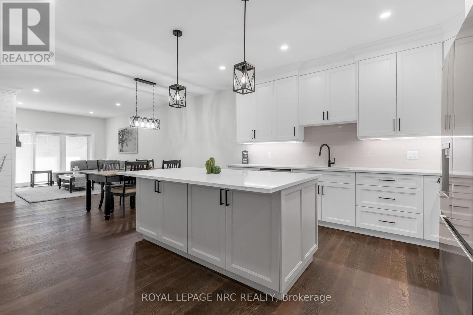 732 Clarence Street, Port Colborne (Sugarloaf), Ontario  L3K 0A8 - Photo 8 - X12444013