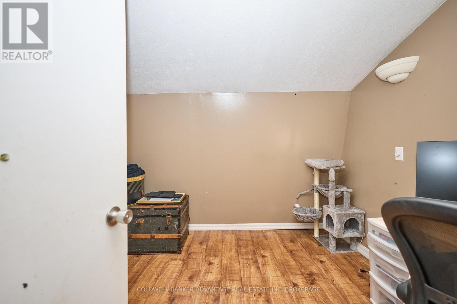 1123 Pelham Street, Pelham (Fonthill), Ontario  L3C 3E4 - Photo 22 - X12444035