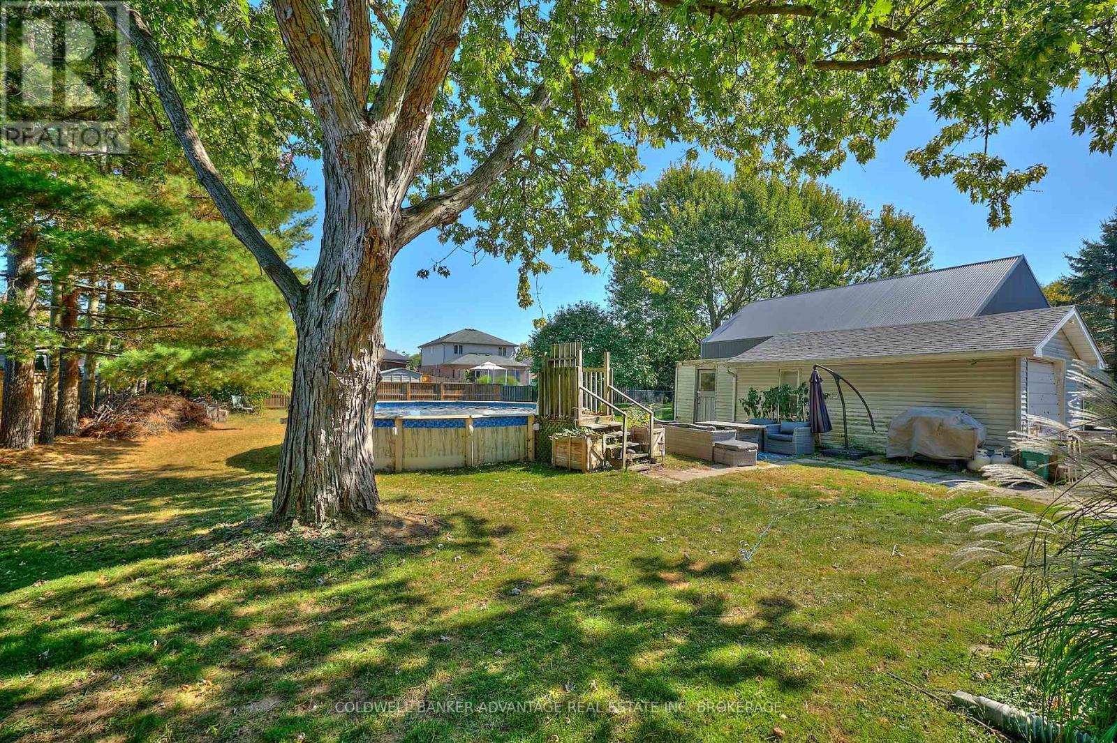 1123 Pelham Street, Pelham (Fonthill), Ontario  L3C 3E4 - Photo 5 - X12444035