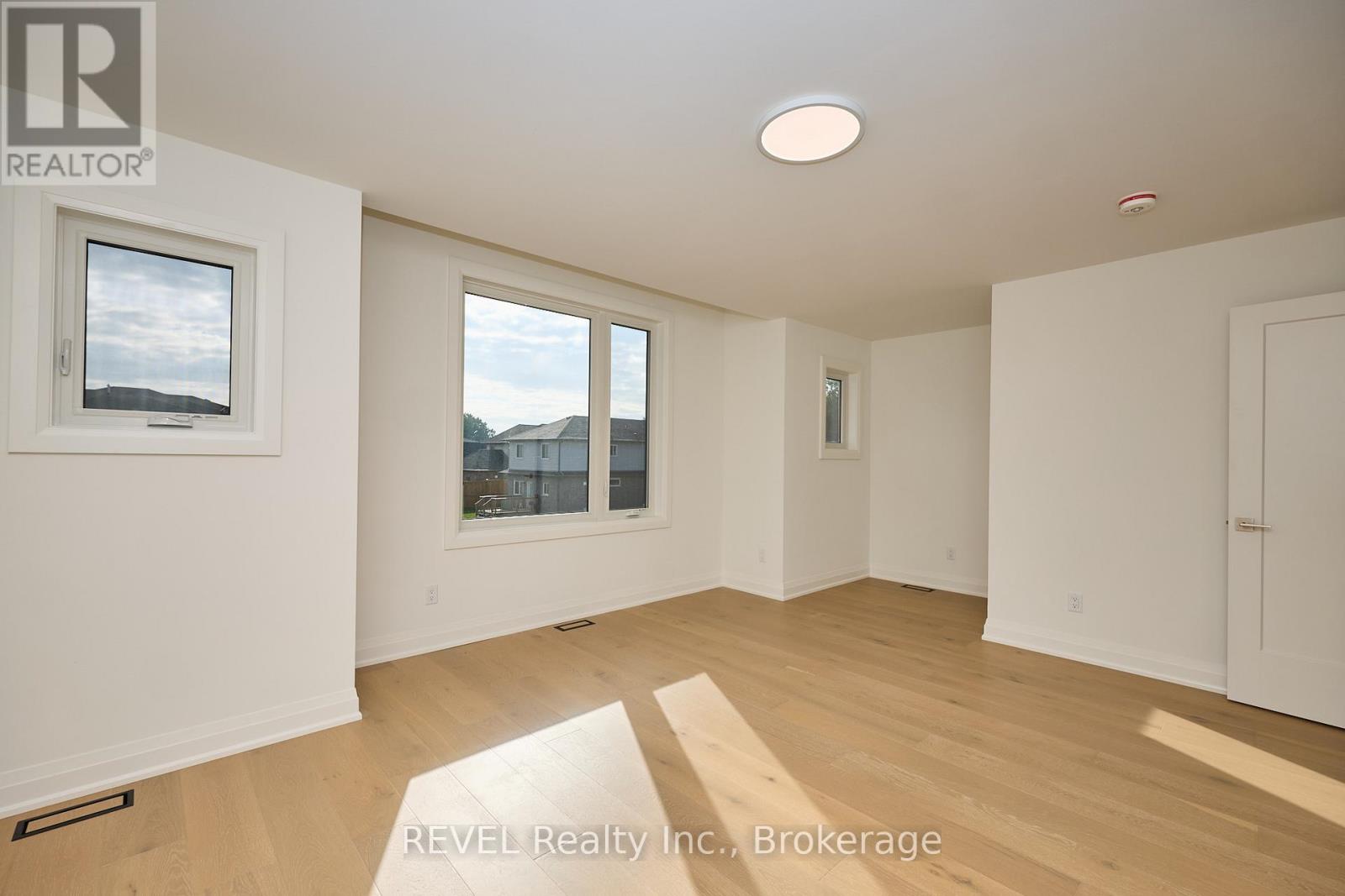 7453 Matteo Drive, Niagara Falls (Brown), Ontario  L2H 3T3 - Photo 18 - X12444045