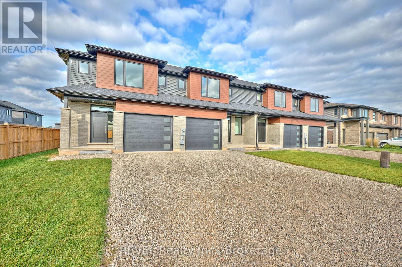 7453 Matteo Drive, Niagara Falls (Brown), Ontario  L2H 3T3 - Photo 2 - X12444045