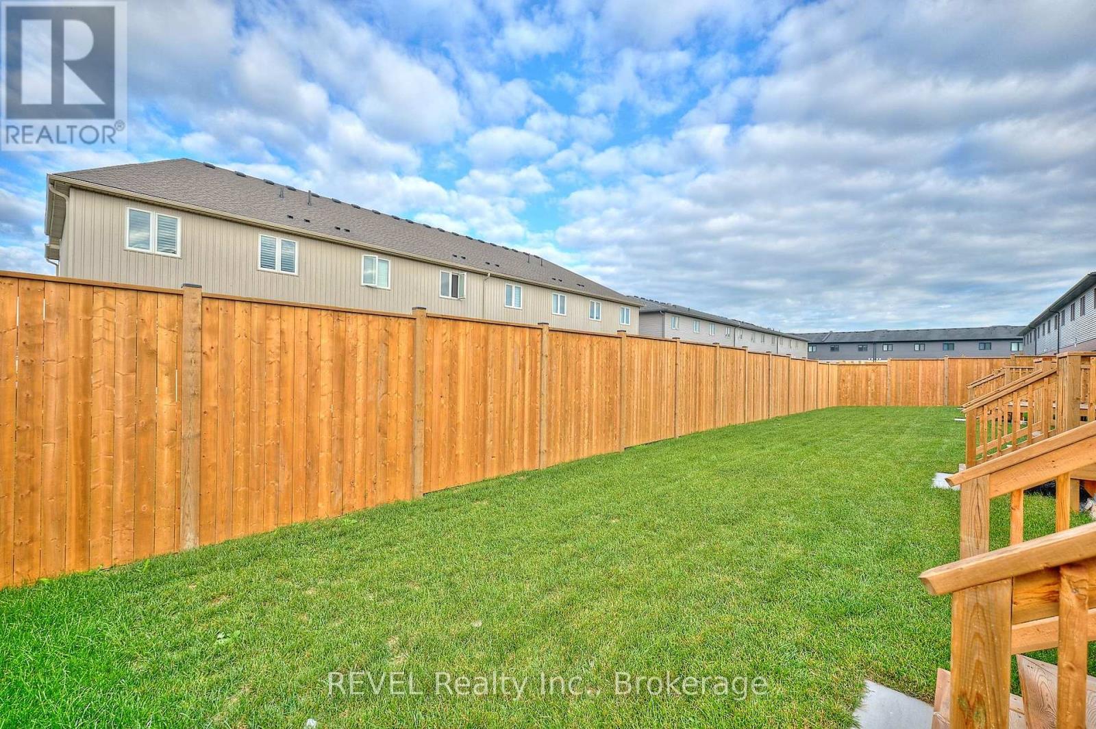 7453 Matteo Drive, Niagara Falls (Brown), Ontario  L2H 3T3 - Photo 6 - X12444045