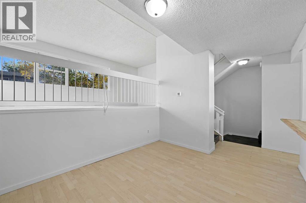 26 Brae Glen Court Sw, Calgary, Alberta  T2W 1B6 - Photo 10 - A2260758