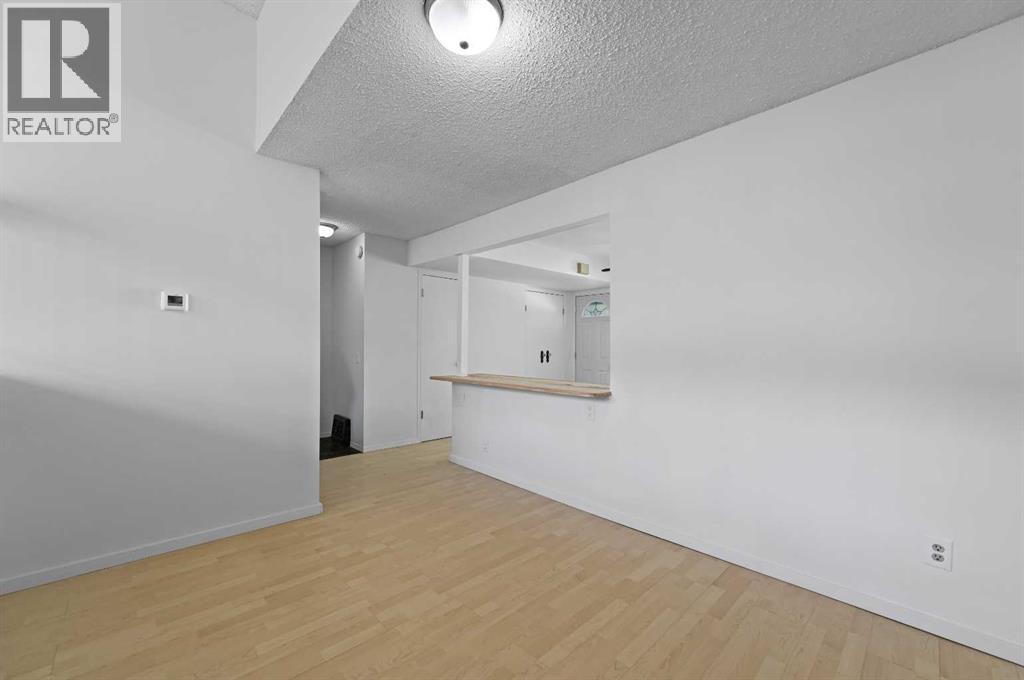 26 Brae Glen Court Sw, Calgary, Alberta  T2W 1B6 - Photo 14 - A2260758