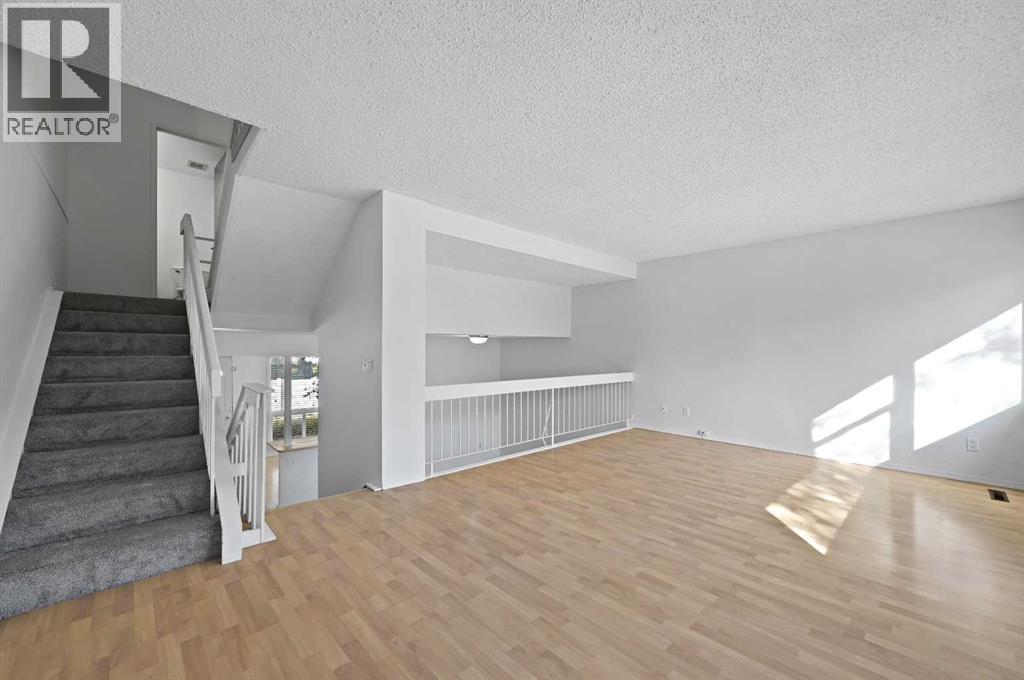 26 Brae Glen Court Sw, Calgary, Alberta  T2W 1B6 - Photo 16 - A2260758