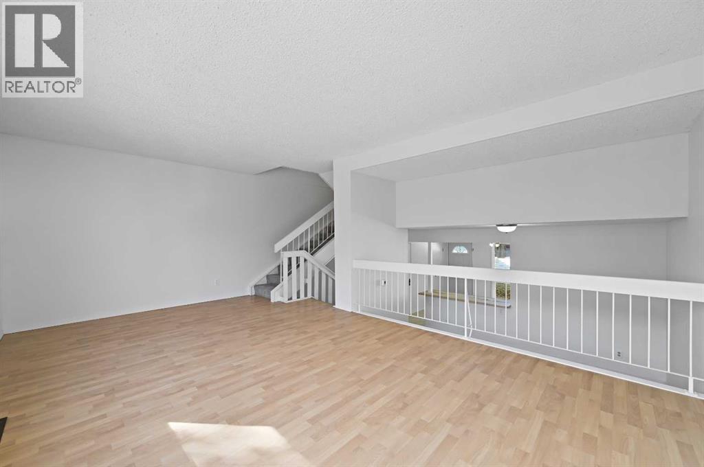 26 Brae Glen Court Sw, Calgary, Alberta  T2W 1B6 - Photo 17 - A2260758