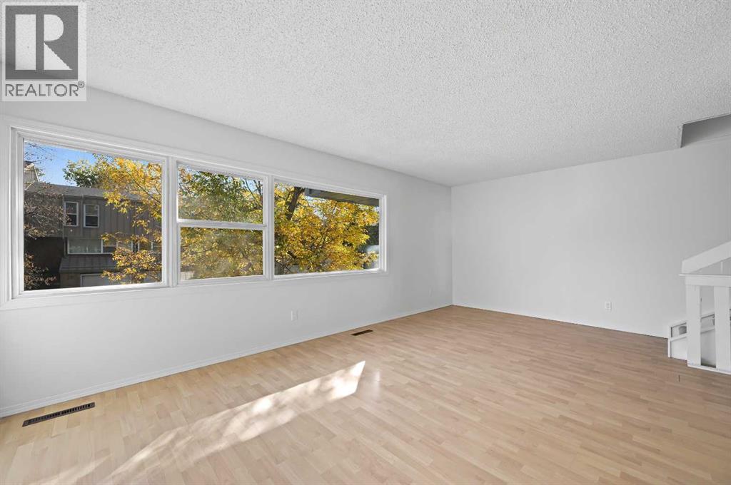 26 Brae Glen Court Sw, Calgary, Alberta  T2W 1B6 - Photo 18 - A2260758