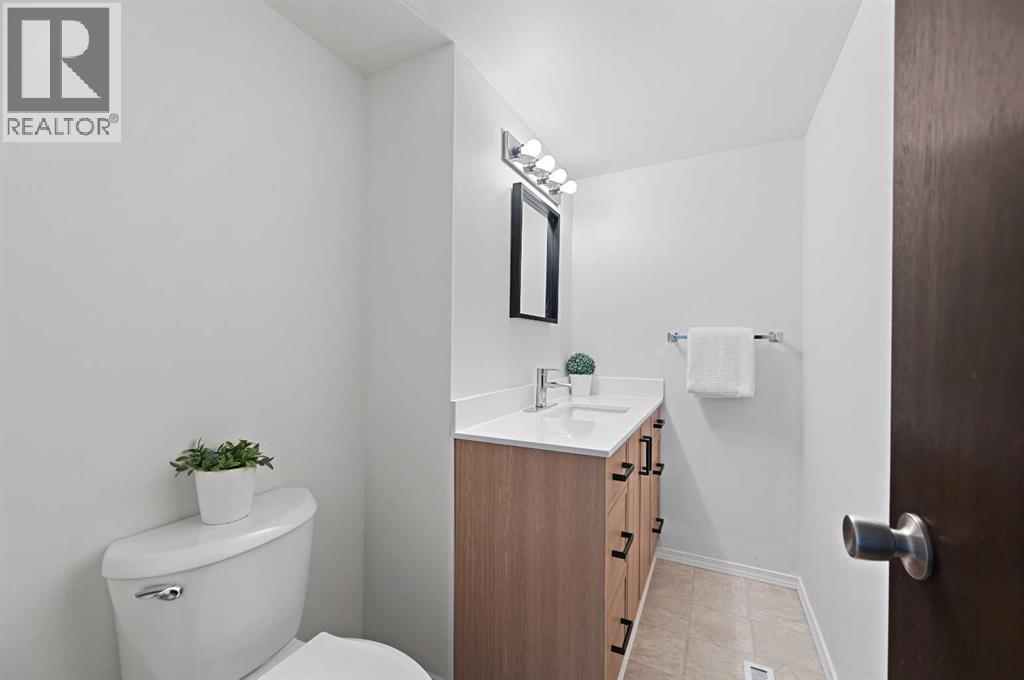 26 Brae Glen Court Sw, Calgary, Alberta  T2W 1B6 - Photo 22 - A2260758