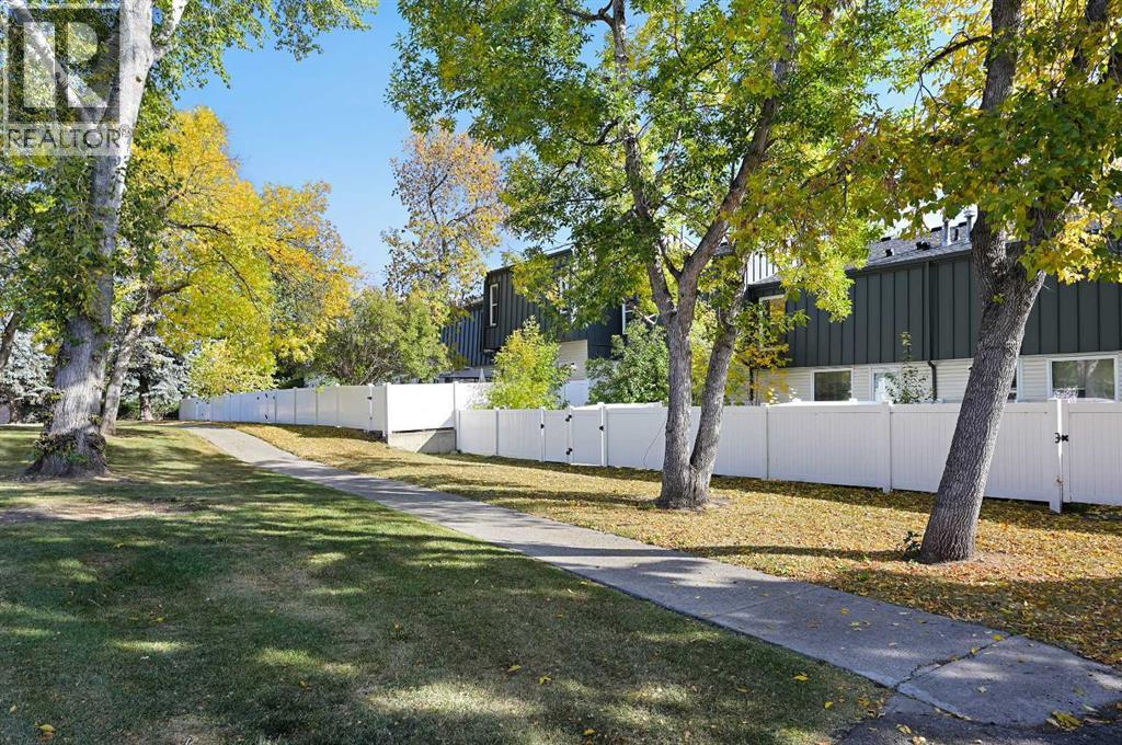 26 Brae Glen Court Sw, Calgary, Alberta  T2W 1B6 - Photo 33 - A2260758