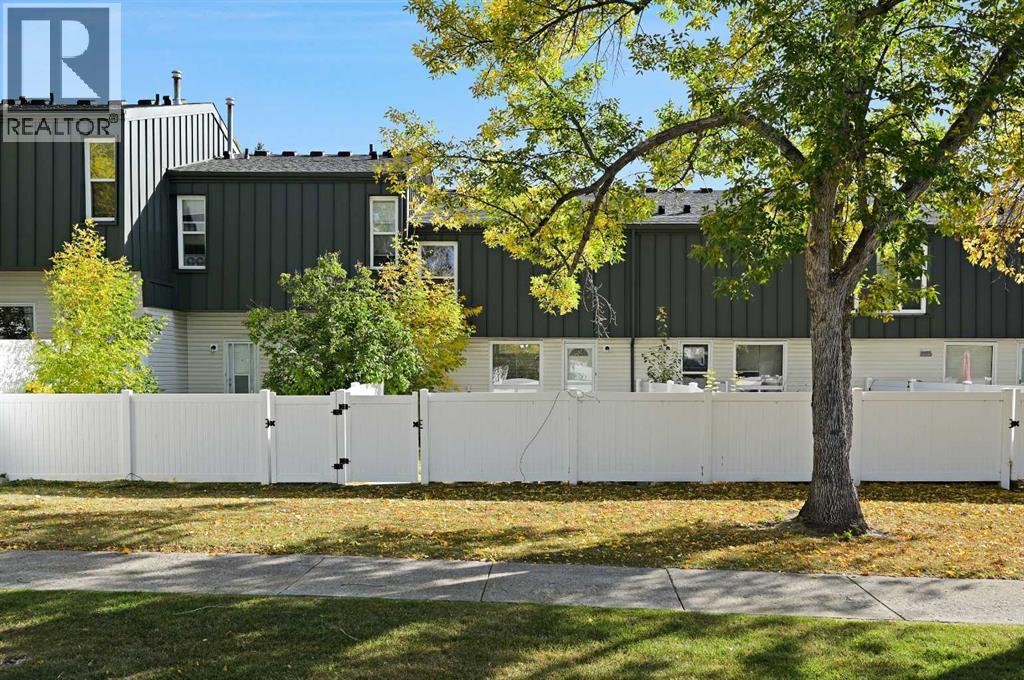 26 Brae Glen Court Sw, Calgary, Alberta  T2W 1B6 - Photo 35 - A2260758