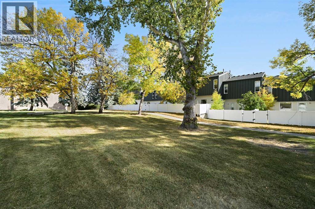 26 Brae Glen Court Sw, Calgary, Alberta  T2W 1B6 - Photo 37 - A2260758