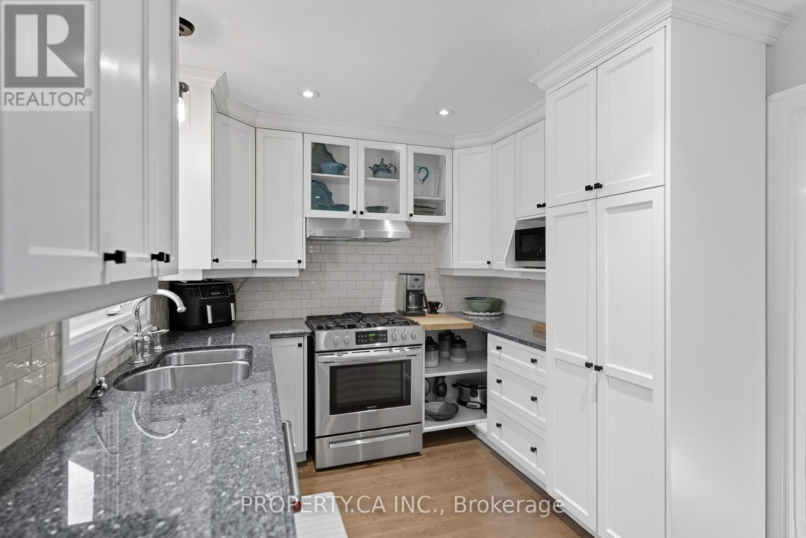 119 Triller Place, Oakville, Ontario  L6L 6J3 - Photo 14 - W12443943