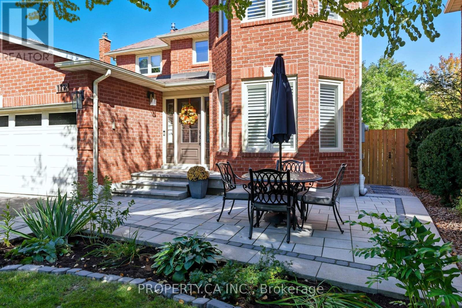119 Triller Place, Oakville, Ontario  L6L 6J3 - Photo 2 - W12443943