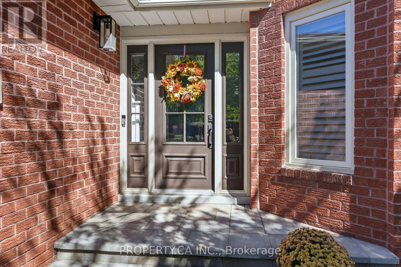 119 Triller Place, Oakville, Ontario  L6L 6J3 - Photo 3 - W12443943