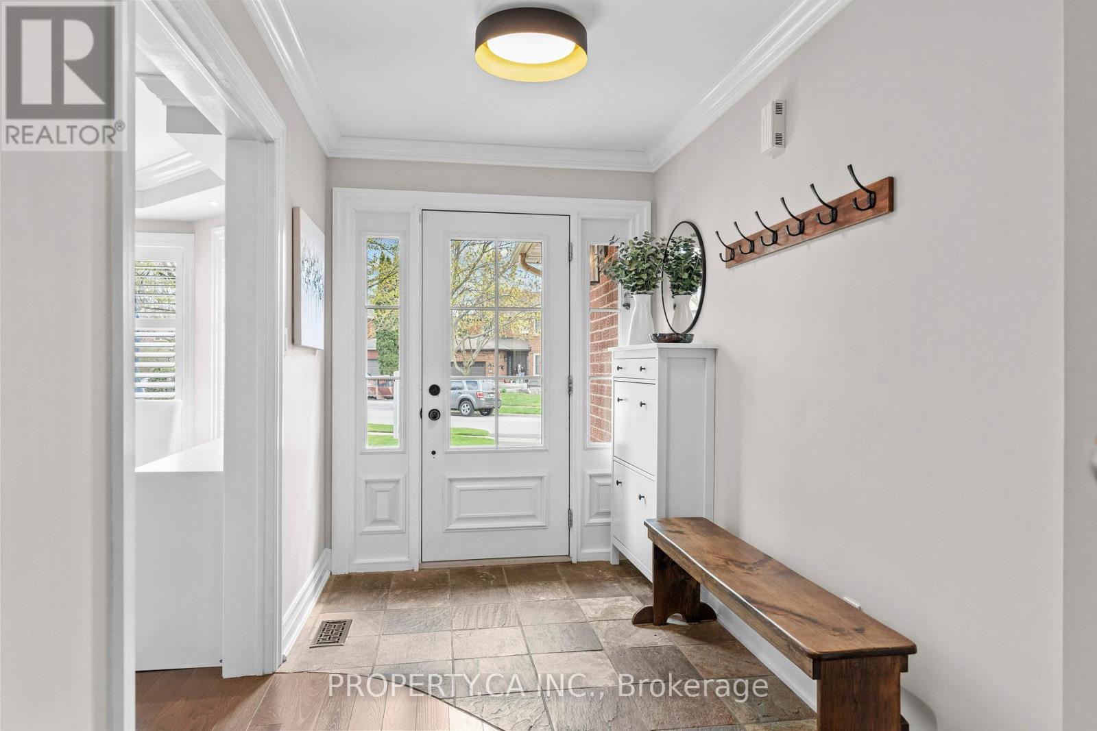 119 Triller Place, Oakville, Ontario  L6L 6J3 - Photo 4 - W12443943