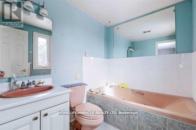 7 Greenhills Square, Brampton, Ontario  L6S 2J4 - Photo 18 - W12443956