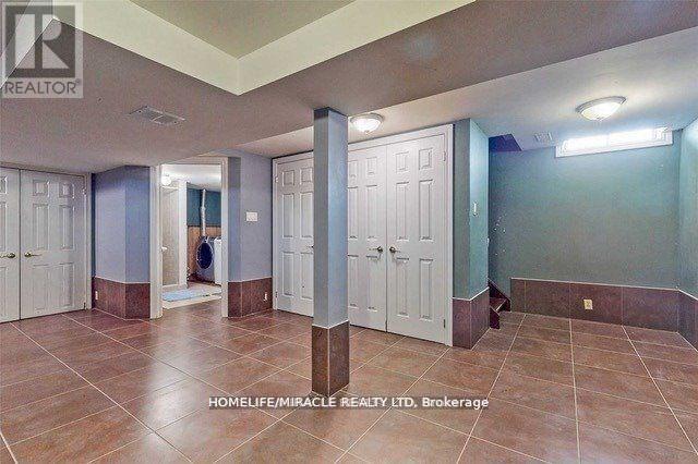 7 Greenhills Square, Brampton, Ontario  L6S 2J4 - Photo 19 - W12443956