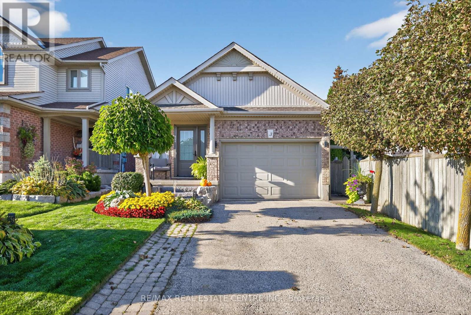 3 Bishop Court, Orangeville, Ontario  L9W 5G6 - Photo 1 - W12443981