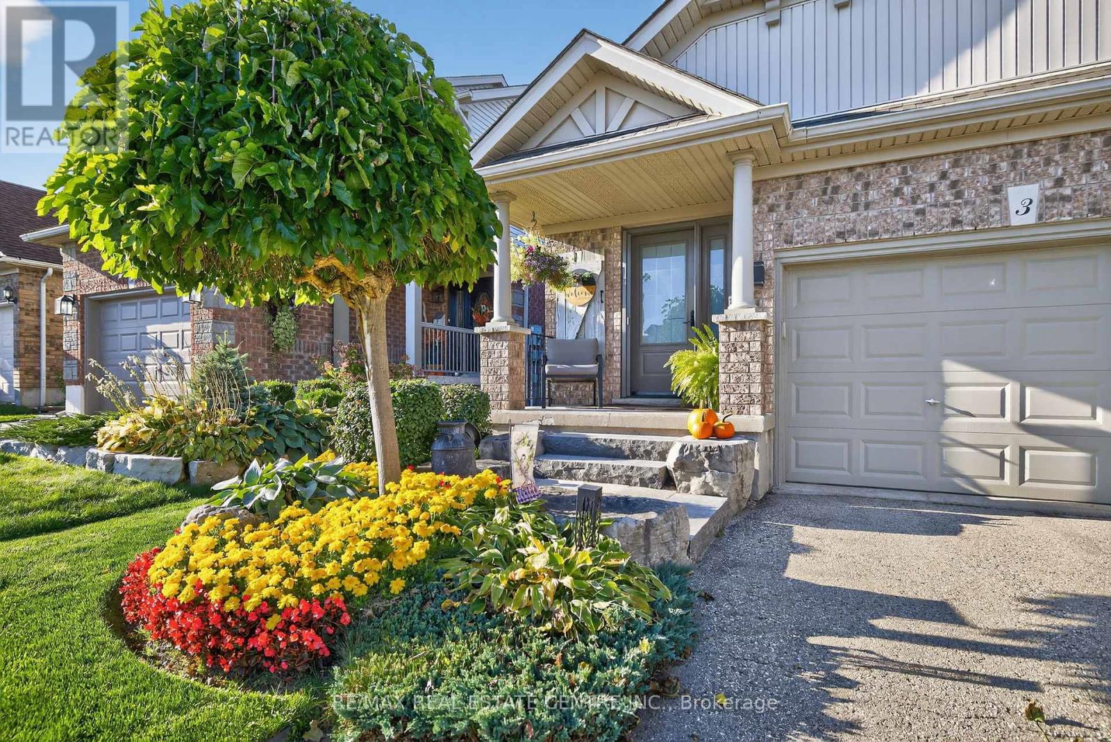 3 Bishop Court, Orangeville, Ontario  L9W 5G6 - Photo 3 - W12443981