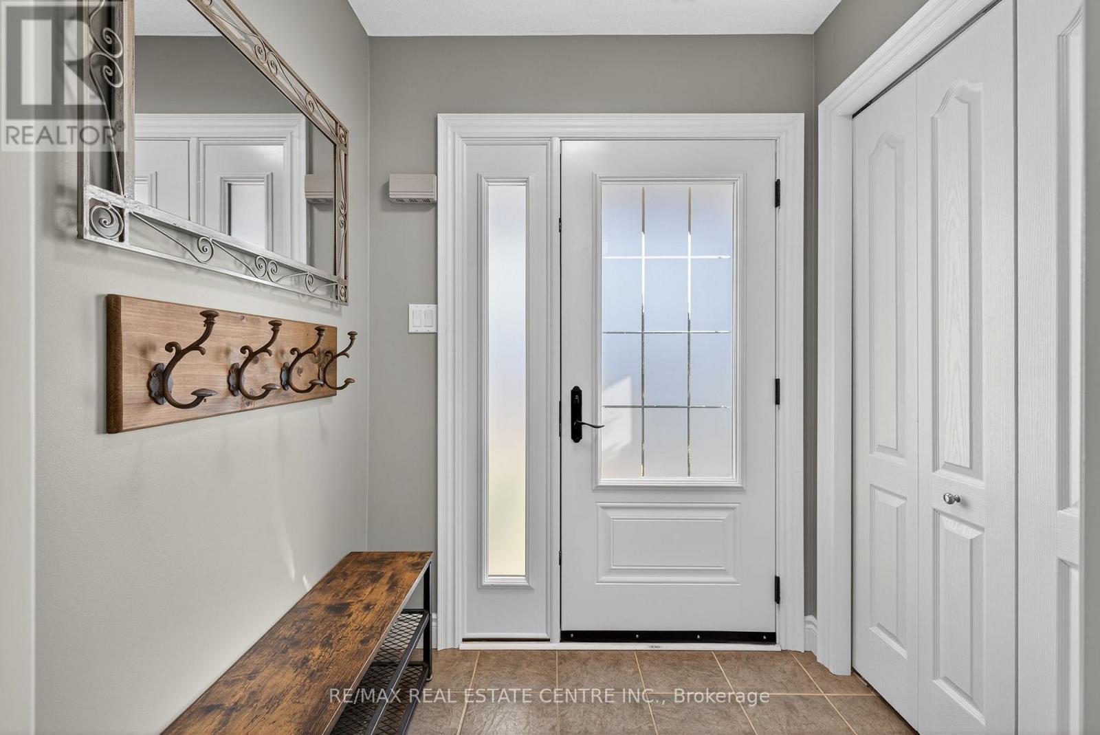 3 Bishop Court, Orangeville, Ontario  L9W 5G6 - Photo 5 - W12443981