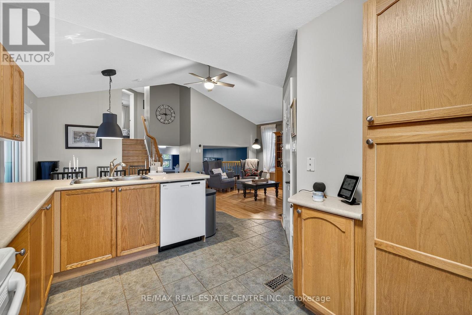 3 Bishop Court, Orangeville, Ontario  L9W 5G6 - Photo 7 - W12443981