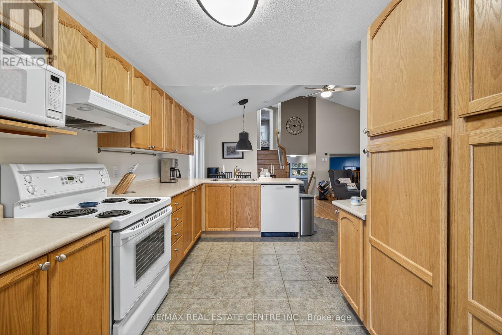 3 Bishop Court, Orangeville, Ontario  L9W 5G6 - Photo 8 - W12443981