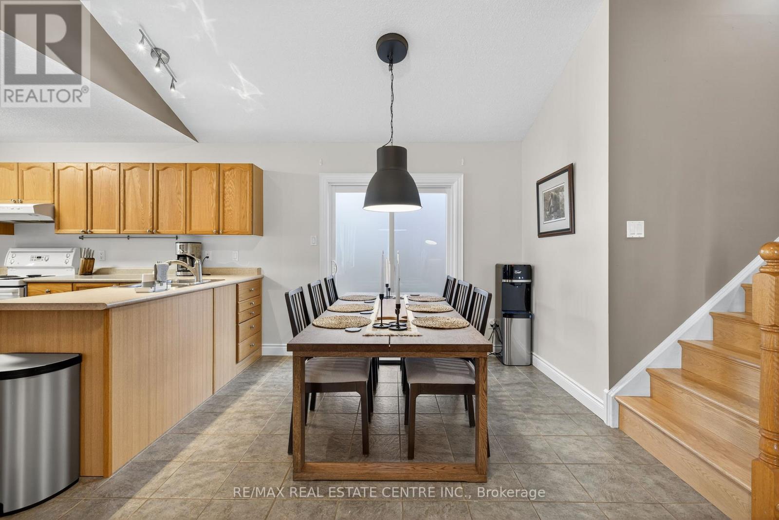 3 Bishop Court, Orangeville, Ontario  L9W 5G6 - Photo 9 - W12443981