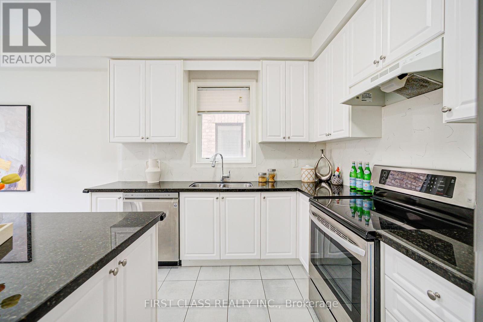 3103 Streamwood Passage, Oakville, Ontario  L6H 0S8 - Photo 12 - W12443987