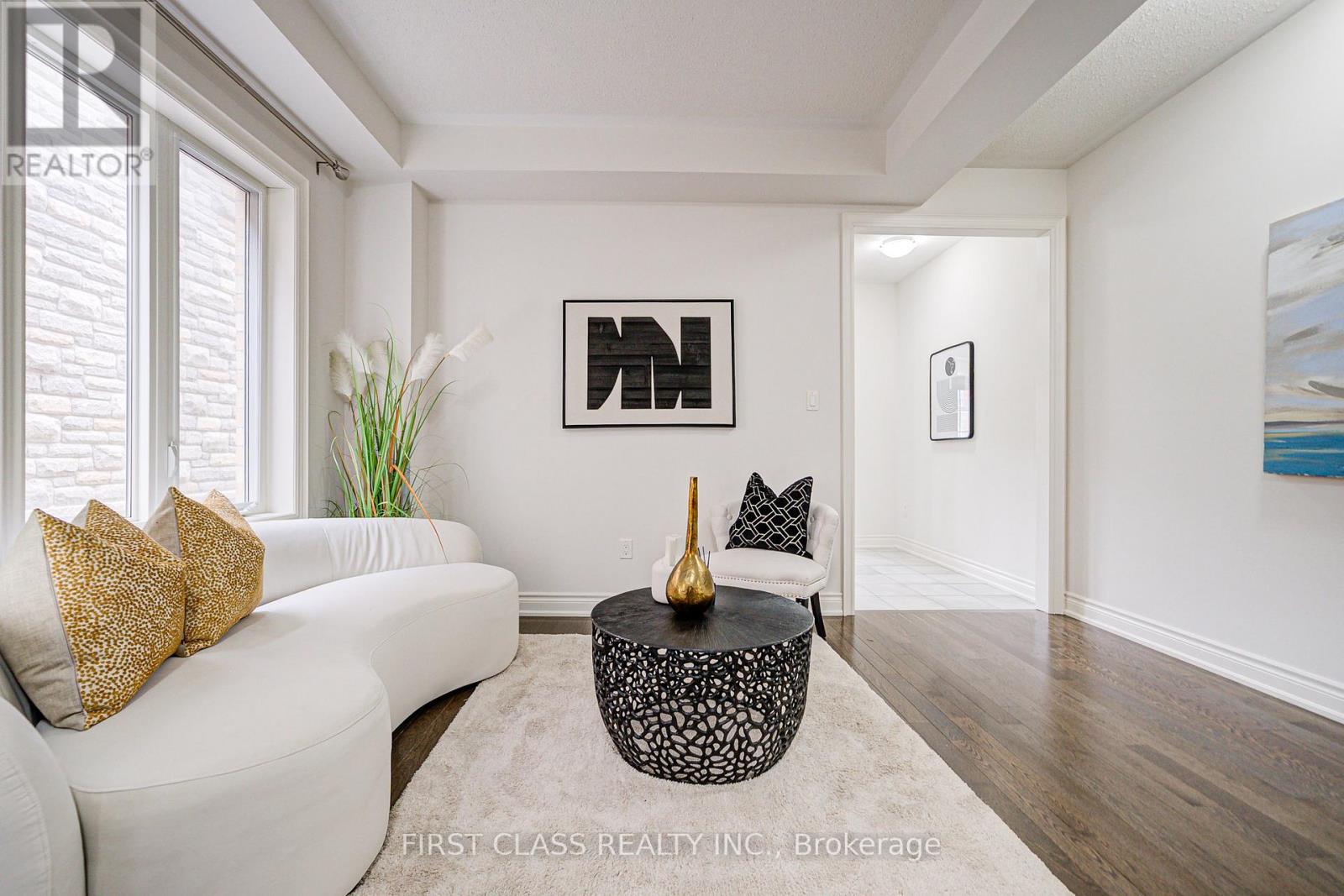3103 Streamwood Passage, Oakville, Ontario  L6H 0S8 - Photo 3 - W12443987